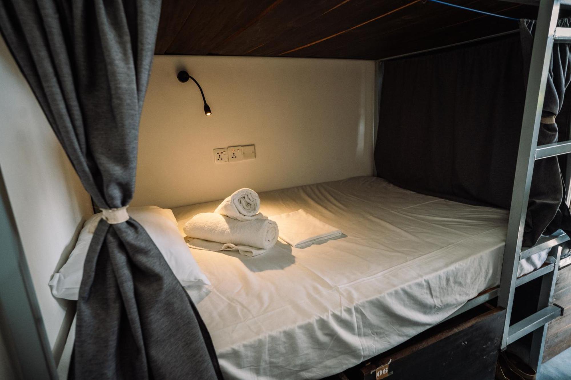 Chill Vibes Hiriketiya Hostel Dickwella Exterior photo